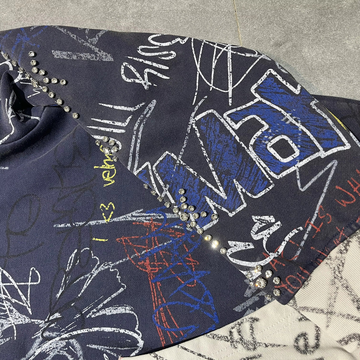 VELMARA GALLERY Signature Hoodie ￼